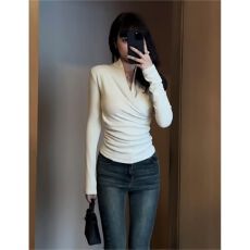 批发已出货交叉V领绝美长袖t恤女装秋修身内搭短款上衣