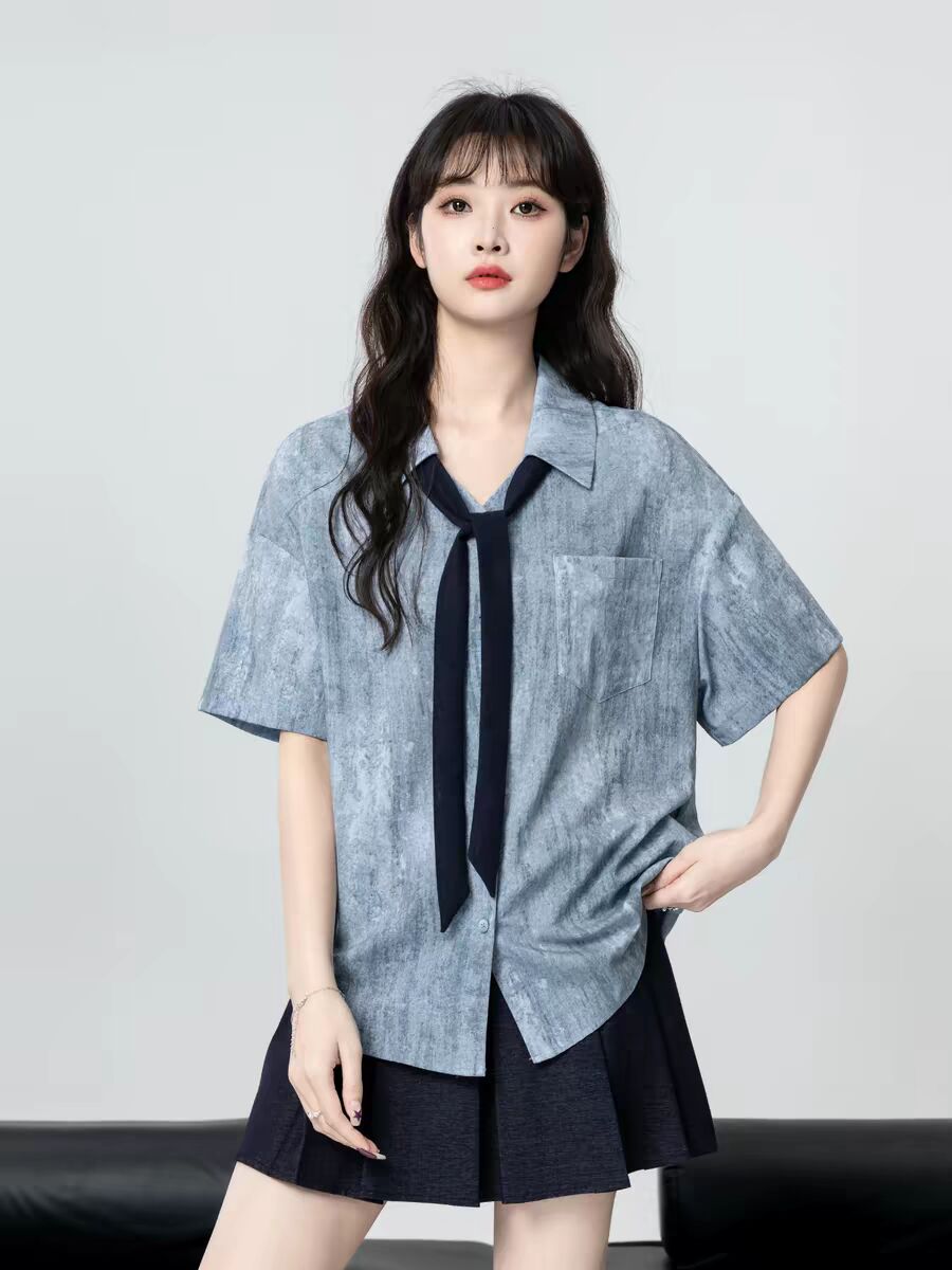 파란색 홀치기 염색 레이스업 반팔 여성 셔츠 여름 2026 여름 새로운 디자인 센스 루즈핏 POLO 칼라 셔츠 맨위