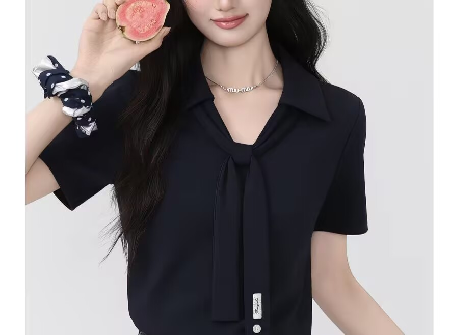 나비 인쇄물 2026 여름 새로운 블루 색상 V넥 POLO 셔츠 티셔츠 여성 디자인 출퇴근 착용 잡아라. 의류