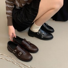 批发新款<b class='q'>英伦</b>风雕花布洛克小皮鞋2025秋冬款粗跟法式高级感复古乐福鞋