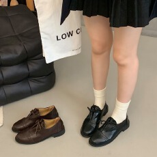 批发新款<b class='q'>英伦</b>绑带小皮鞋2025秋冬款粗跟法式高级感软皮复古乐福鞋