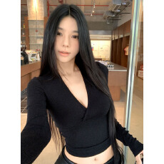 批发实拍实价 秋季辣妹深V领修身打底上衣➕百搭性感皮革低腰<b class='q'>包臀</b>短裤