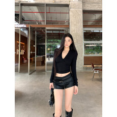 批发实拍实价 秋季辣妹深V领修身打底上衣➕百搭性感皮革低腰<b class='q'>包臀</b>短裤