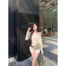 批发实拍实价 秋<b class='q'>冬</b>温柔风长袖卫衣套装显瘦不规则斜肩上衣短裤两件套