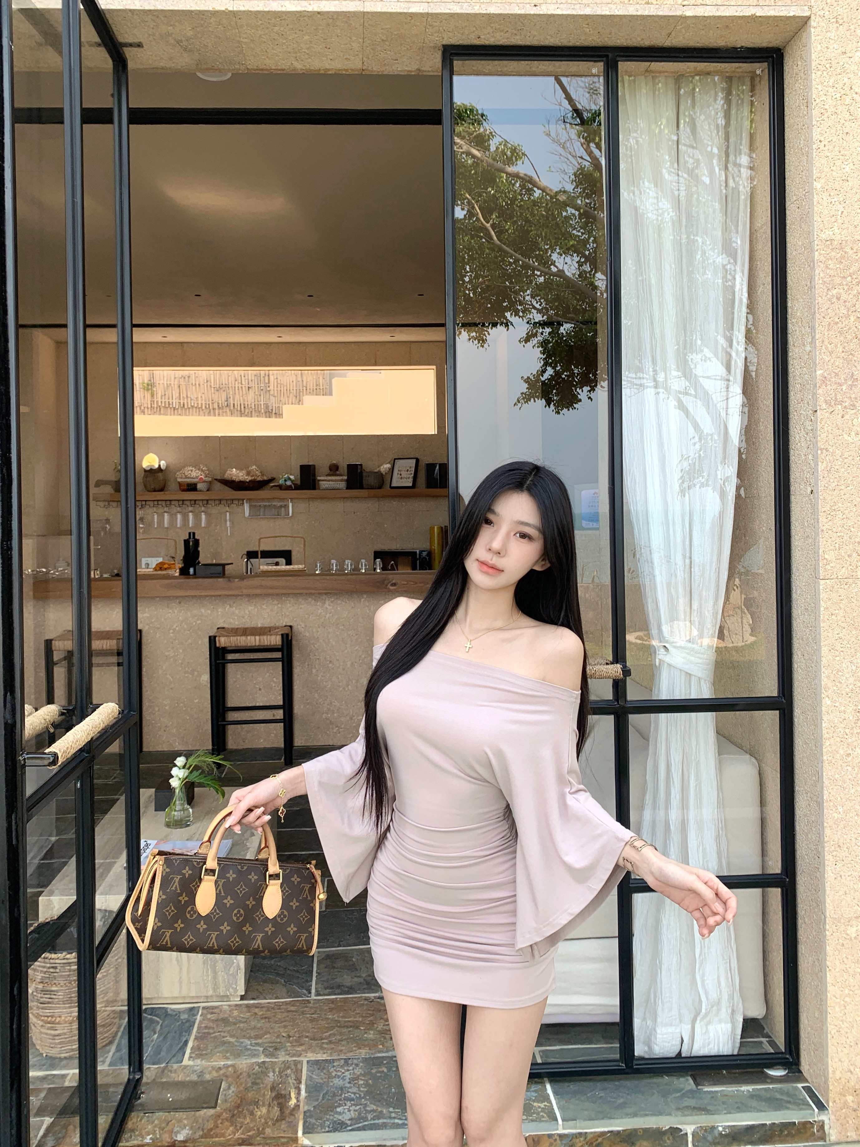 실사 정가 봄 여름 오프숄더 주름 허리 수축 드레스 디자인 센스 나팔 소매 비스듬한 어깨 슬림해 보이는 타이트 스커트