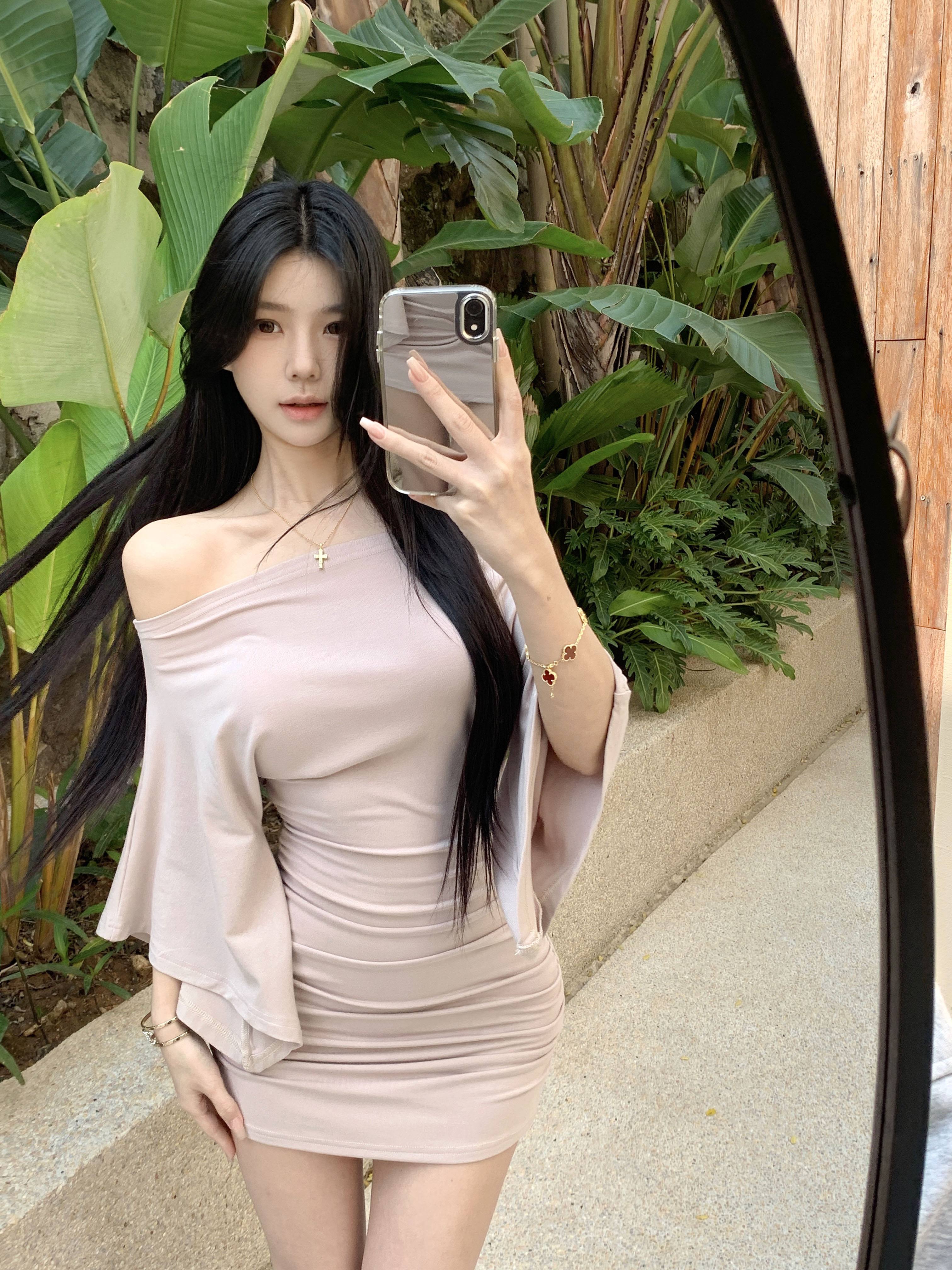 실사 정가 봄 여름 오프숄더 주름 허리 수축 드레스 디자인 센스 나팔 소매 비스듬한 어깨 슬림해 보이는 타이트 스커트