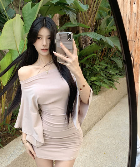 실사 정가 봄 여름 오프숄더 주름 허리 수축 드레스 디자인 센스 나팔 소매 비스듬한 어깨 슬림해 보이는 타이트 스커트