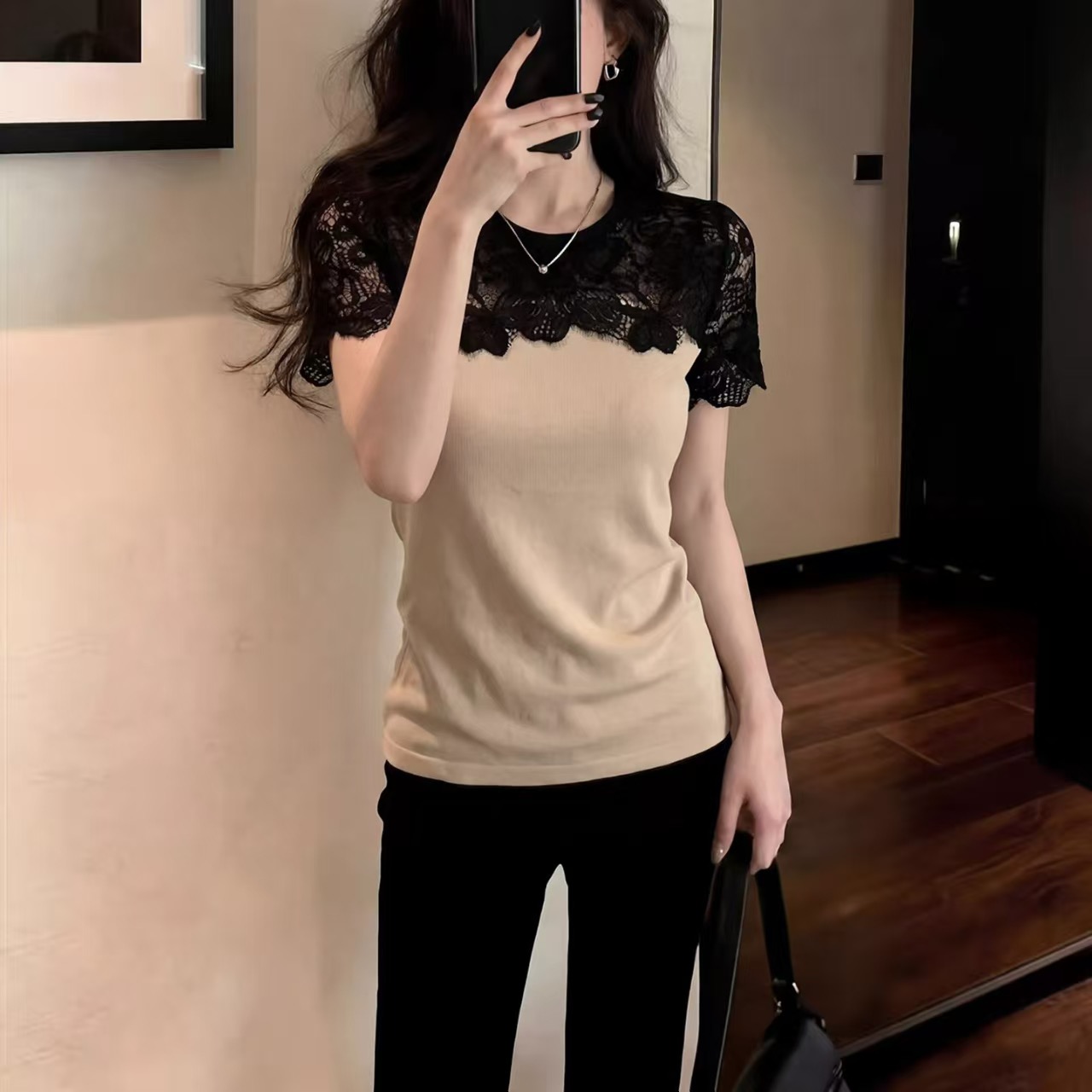 차가운 실크 코튼 2026 여름 새로운 빛 요리 한 프랑스식 바람 레이스 조각 반팔 티셔츠 여성 살구 색상 고급 센스 맨위