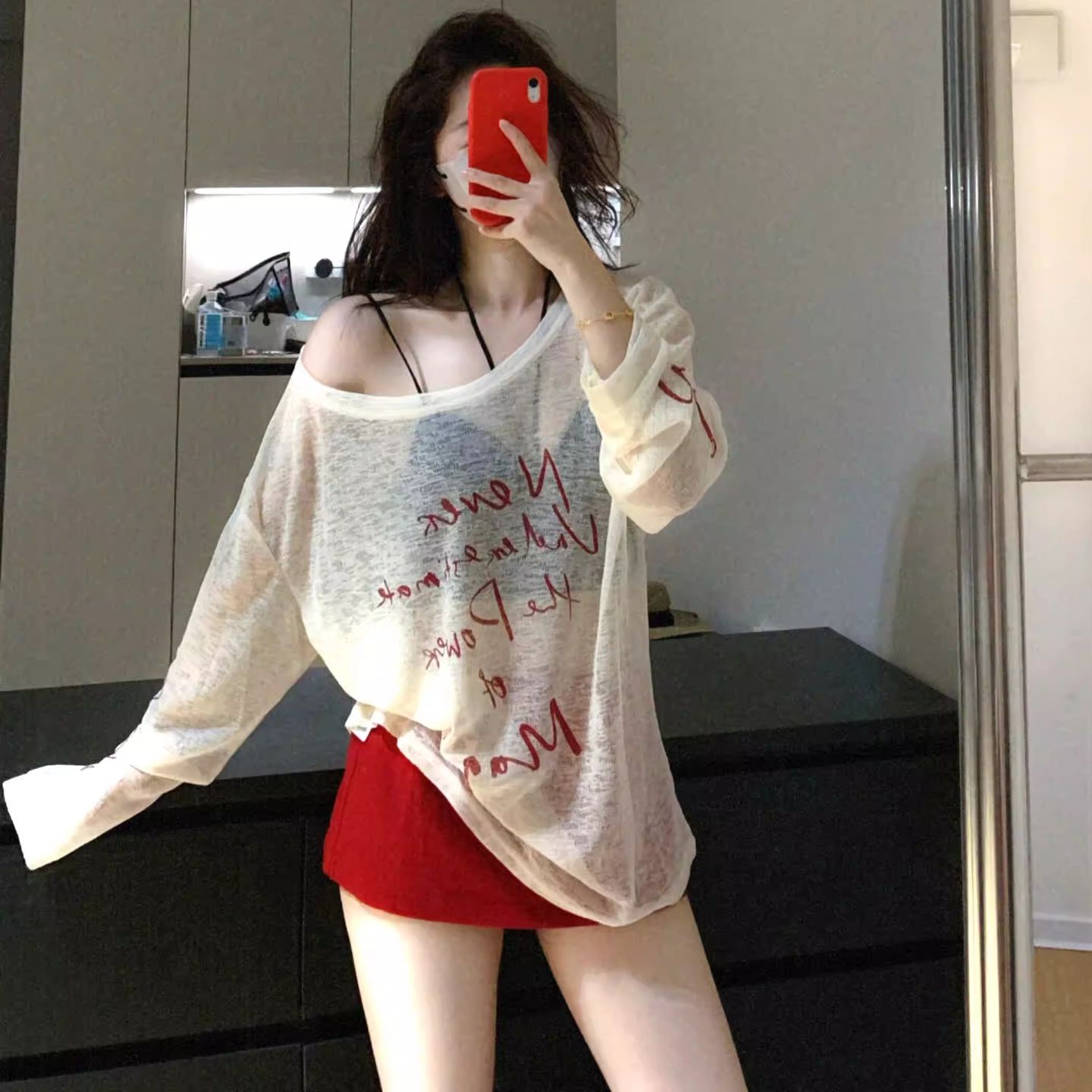 아메리칸 화이트 비스듬한 어깨 오프숄더 긴팔 티셔츠 자외선 차단 블라우스 여성 이른 가을 슬립 외부 가져 가라. 태양 보호 셔츠 Tulle 맨위