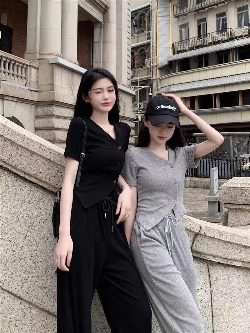 한 부서 미니멀리즘 부드러운 바람이 아닙니다. 대칭 디자인 센스 반팔 티셔츠 캐주얼 슬림해 보이는 긴 바지 여름 새로운 세트