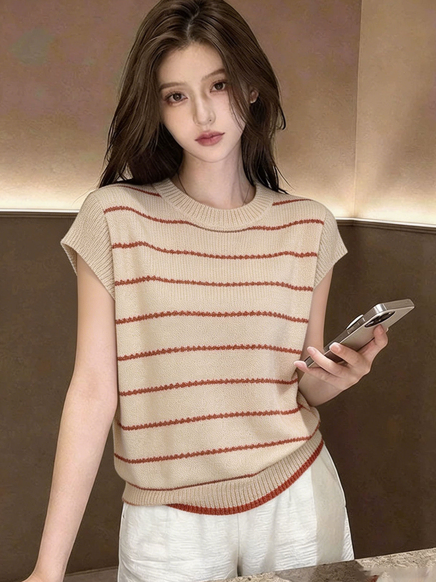 레트로 스타일 살구 색상 라운드 넥 풀오버 작은 날다 소매 짠 셔츠 여성 2026 여름 새로운 캐주얼 루즈핏 출퇴근 작은 셔츠