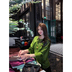 批发新中式国风复古绿色真丝上衣女2026早春新款唐装高端宋锦内搭衬衫