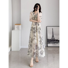 批发碎花<b class='q'>连衣裙</b>女装2026新款夏款轻奢高级感高端收腰显瘦气质裙子