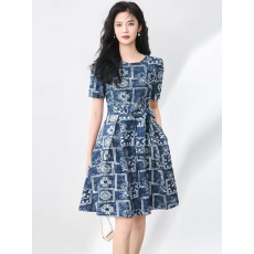 连衣裙女2026夏季新款收腰显瘦高级感轻奢复古提花中长款裙子