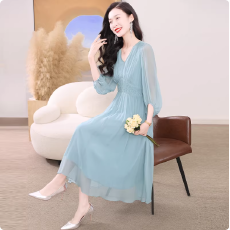 批发<b class='q'>真丝</b><b class='q'>连衣裙</b>春季2026新款优雅名媛风V领气质裙桑蚕丝减龄法式A字裙