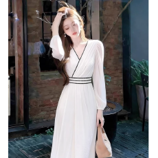 批发独特漂亮大方得体白色<b class='q'>连衣裙</b>2026春季轻奢气质高级感法式收腰长<b class='q'>裙</b>
