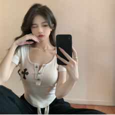 批发美式复古潮牌设计感<b class='q'>短袖</b><b class='q'>T</b><b class='q'>恤</b>女夏季修身纯欲辣妹方领短款露脐上衣