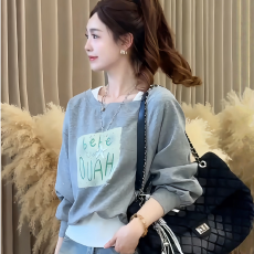 批发插色40支酷丝爽棉 假两件露肩字母印花<b class='q'>长袖</b><b class='q'>T</b><b class='q'>恤</b>女2026秋宽松卫衣