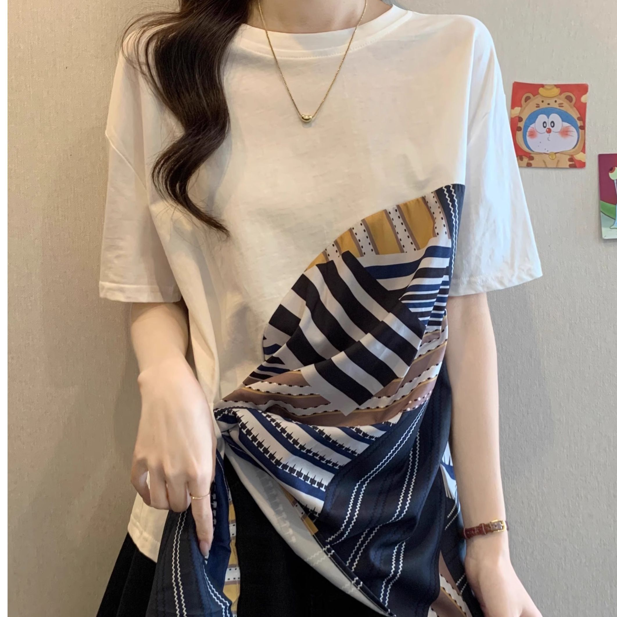 반팔 티셔츠 여성 2026 년 여름 새로운 루즈핏 슬림해 보이는 표지 배 허리 수축 디자인 센스 다용도 만나는 맨위