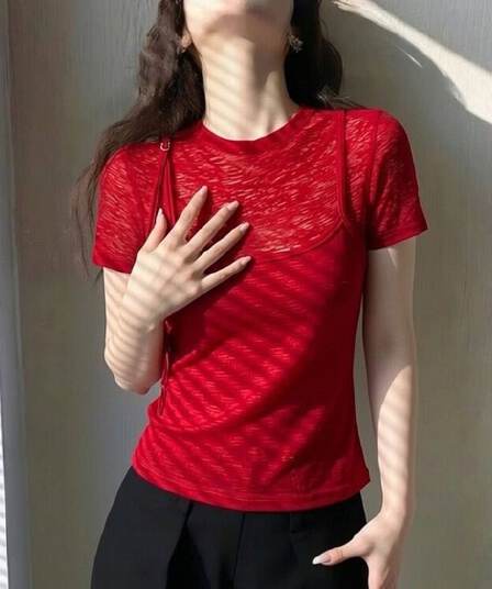 라이 우아한 와 사고 방식 빅 사이즈 2026 년 여름 새로운 디자인 센스 작은 대중 아니요 명중 섹션 빨간색 페이크 레이어드 맨위
