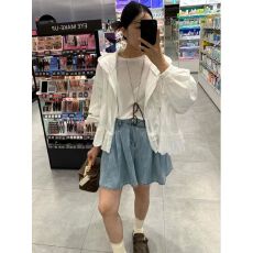 批发2026<b class='q'>衬衫女</b>韩式小众设计感宽松甜美拼接花边下摆点缀连帽<b class='q'>长袖</b>上衣