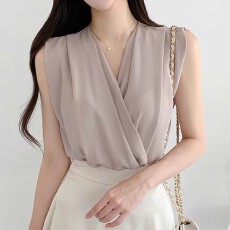 批发<b class='q'>韩国</b>东大门新款气质时尚简约V领纯色褶皱无袖宽松舒适衬衫T恤女