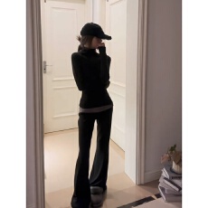 辣妹黑色休闲运动套装女秋季气质v领修身显瘦长袖T恤喇叭裤两件套