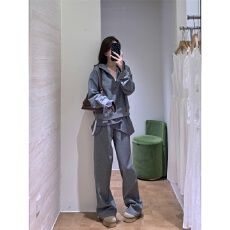 批发休闲<b class='q'>运动服</b>套装少女秋冬高级感慵懒连帽卫衣<b class='q'>显瘦</b>阔腿裤减龄两件套