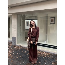 批发秋日ootd韩系早秋穿搭一整套休闲运动斜肩卫衣高腰阔腿裤两件套装