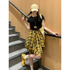夏日多巴胺ootd穿搭一整套夏季女装黄色格子不规则半身裙两件套装