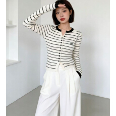 批发2026年初春新款设计感条纹针织衫上衣秋百鸿搭修身显瘦长袖打底衫