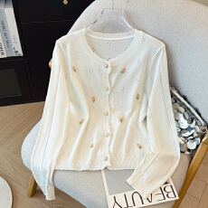 白色圆领开衫镂空碎花设计感针织衫女2026夏季防晒纽扣上衣