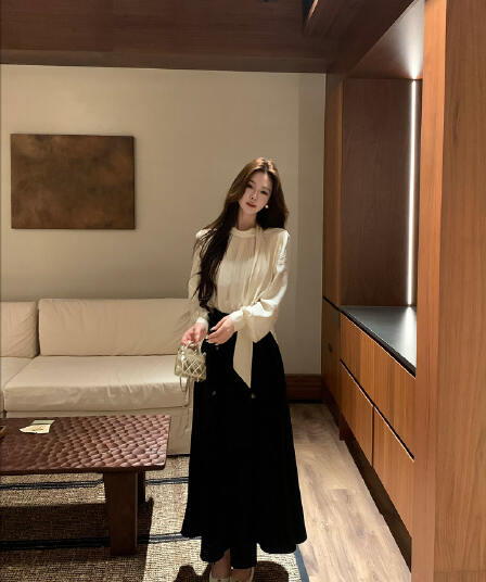 무쯔리 목자이 부유 한 가족 천 골드 품격 분위기 센스 리본 새틴 광택 맨위 큰 진자 반신 치마 세트