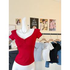 批发甜辣风扭结设计感短袖T恤女2026夏季新款法式修身百搭带胸垫上衣