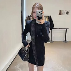 批发高级感弹力坑<b class='q'>条纹</b>圆领针织连衣裙女冬季韩系加厚收腰显瘦包臀<b class='q'>短裙</b>