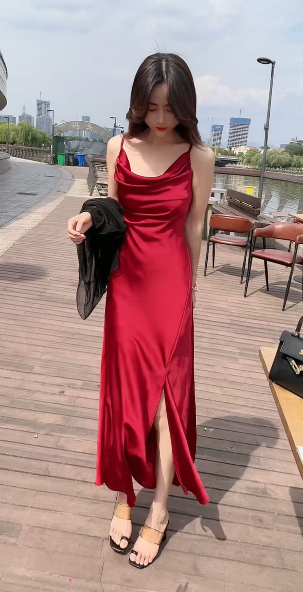 프랑스식 품격 새틴 흔들다 칼라 슬립 여성 드레스 여름 새로운 올해 인기 폭발 허리 수축 슬림해 보이는 롱 스커트