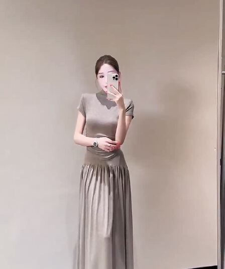 한 부서 부드러운 바람 반하이넥 반팔 티셔츠 반신 치마 세트 여성 조기 가을 착용 가져 가라. 품격 슬림해 보이는 투피스 세트