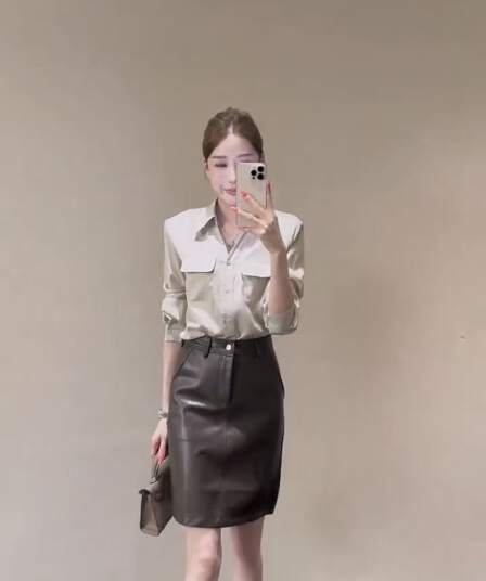 정품 2026 이른 가을 경력 두 조각 치마 여성 한 부서 레트로 폴로 칼라 슬림해 보이는 셔츠 가죽 u 반신 스커트