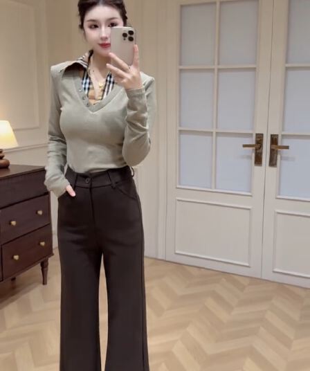 2026 이른 가을 새로운 한국 스타일 페이크 레이어드 긴팔 티셔츠 여성 스트라이프 패치워크 페이크 레이어드 쇼트 스타일 맨위