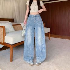 批发实拍实价~水洗提花弯刀牛仔<b class='q'>裤</b>女夏季新款宽松高腰显瘦阔腿长<b class='q'>裤</b>子