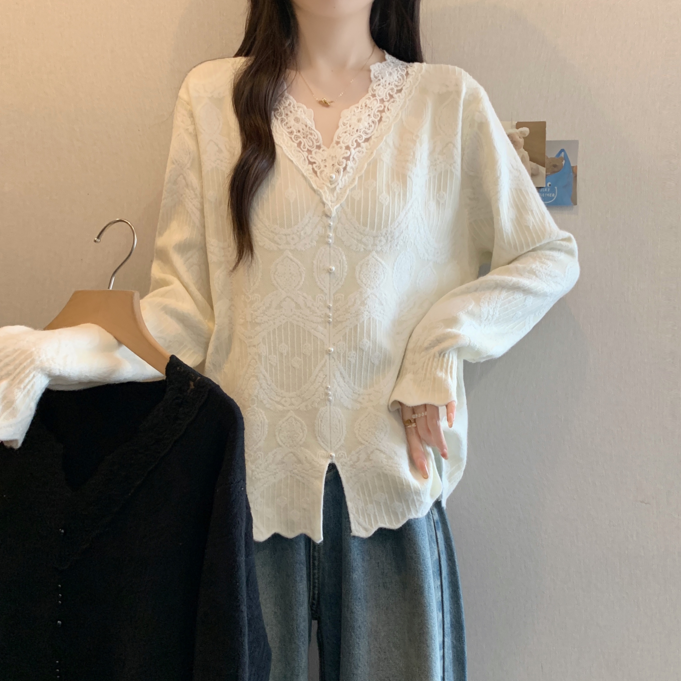 실사 통통한 여동생 빅 사이즈 여성 의류 새로운 무거운 작업 고급 디자인 센스 레이스 나팔 긴팔 V넥 맨위