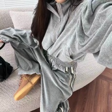 批发<b class='q'>韩版</b>新款丝绒颗粒加厚款上衣外套加长<b class='q'>裤</b>两件套<b class='q'>装</b>