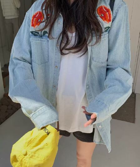 한국 스타일 새로운 긴팔 재킷 가슴 주머니 위 꽃 자수 개성 데님 셔츠