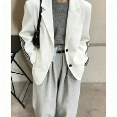 批发学院风撞色条纹西装外套女2026年<b class='q'>春</b>季新款高级感宽松百搭廓形西服