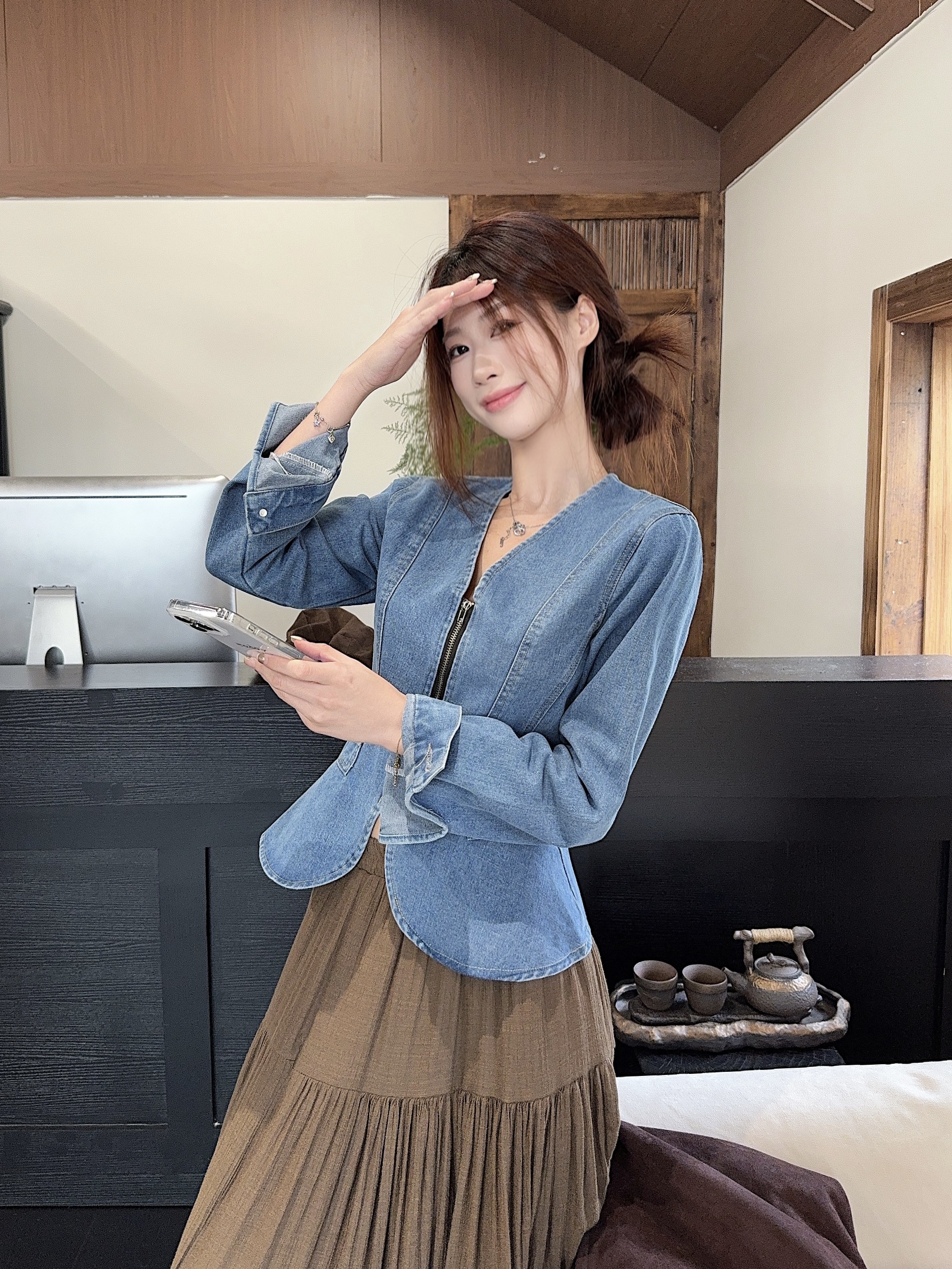 실사 정가 봄 가을 Chic 나팔 긴팔 V넥 데님 여성 셔츠 디자인 센스 작은 대중 허리 수축 아름다운 맨위