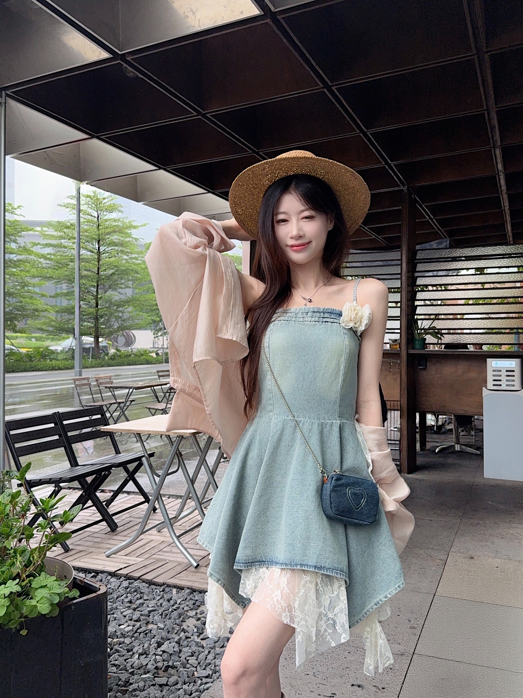 실사 정가 작은 대중 디자인 연령 감소 데님 슬립 드레스 디자인 센스 불규칙 레이스 조각 미니 스커트