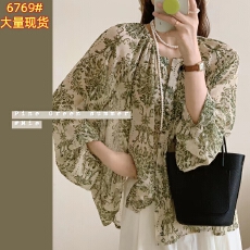 批发2026夏雨后初晴绿色油画复古<b class='q'>雪纺</b>灯笼袖女宽松a字<b class='q'>上衣</b>娃娃衫衬衫