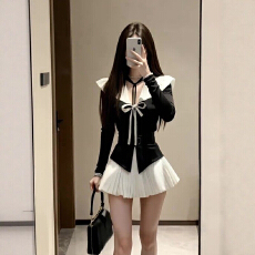 批发设计感v领撞色蝴蝶结收腰系带长袖上衣<b class='q'>百褶</b><b class='q'>短裙</b>两件套女秋冬套装