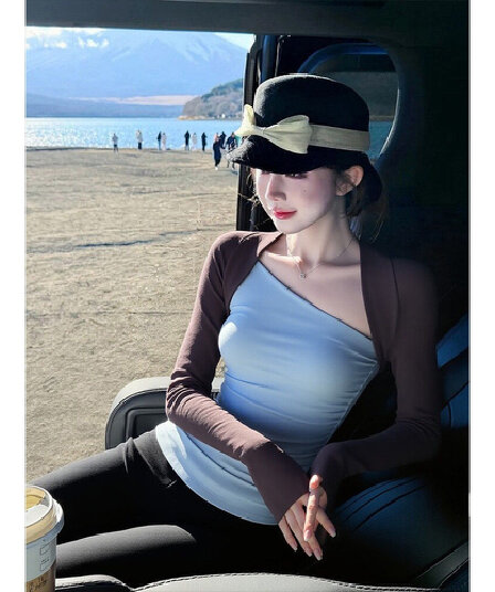 봄 달콤한 핫걸 배색 페이크 레이어드 비스듬한 어깨 쇄골 기본 셔츠 여성 인사이드 가져 가라. 긍정적 인 어깨 긴팔 티셔츠 아름다운 맨위
