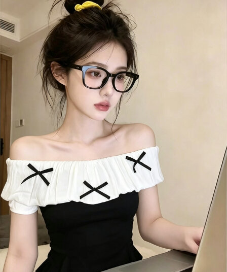 여름 고유 한 달콤한 핫걸 보트넥 오프숄더 반팔 티셔츠 여성 디자인 센스 작은 대중 몸매 가꾸기 슬림해 보이는 배색 맨위